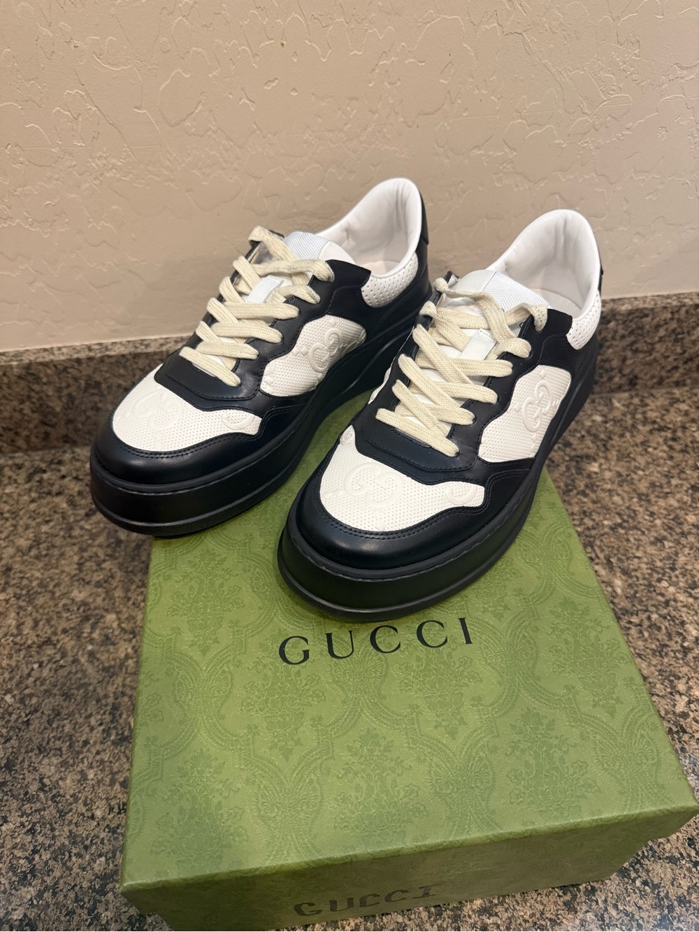 Gucci Men’s Black and White Low-Top Sneakers